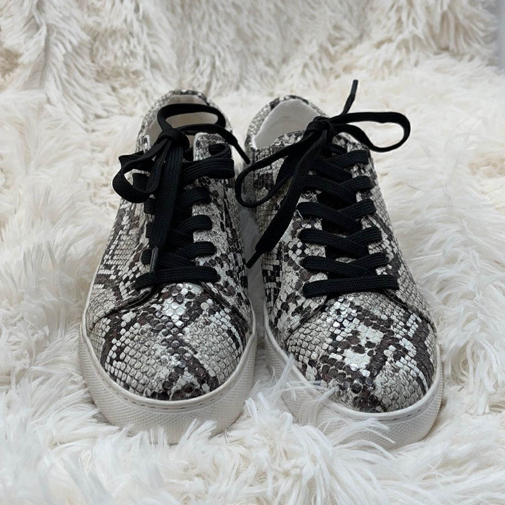 Brand new Kenneth Cole sneakers 5M